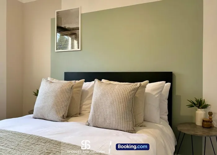 2 Bedroom Spacious Duplex Near The University With Free Parking By Spencer And Jackson Short Lets & Serviced Accommodation Oxford