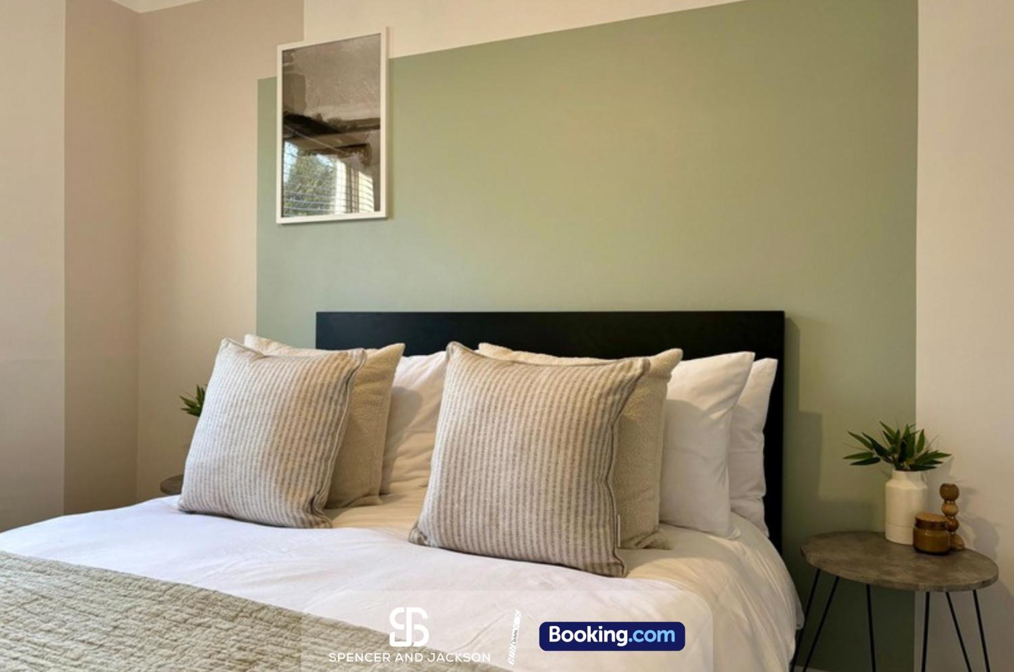 2 Bedroom Spacious Duplex Near The With Free Parking By Spencer And Jackson Short Lets & Serviced *