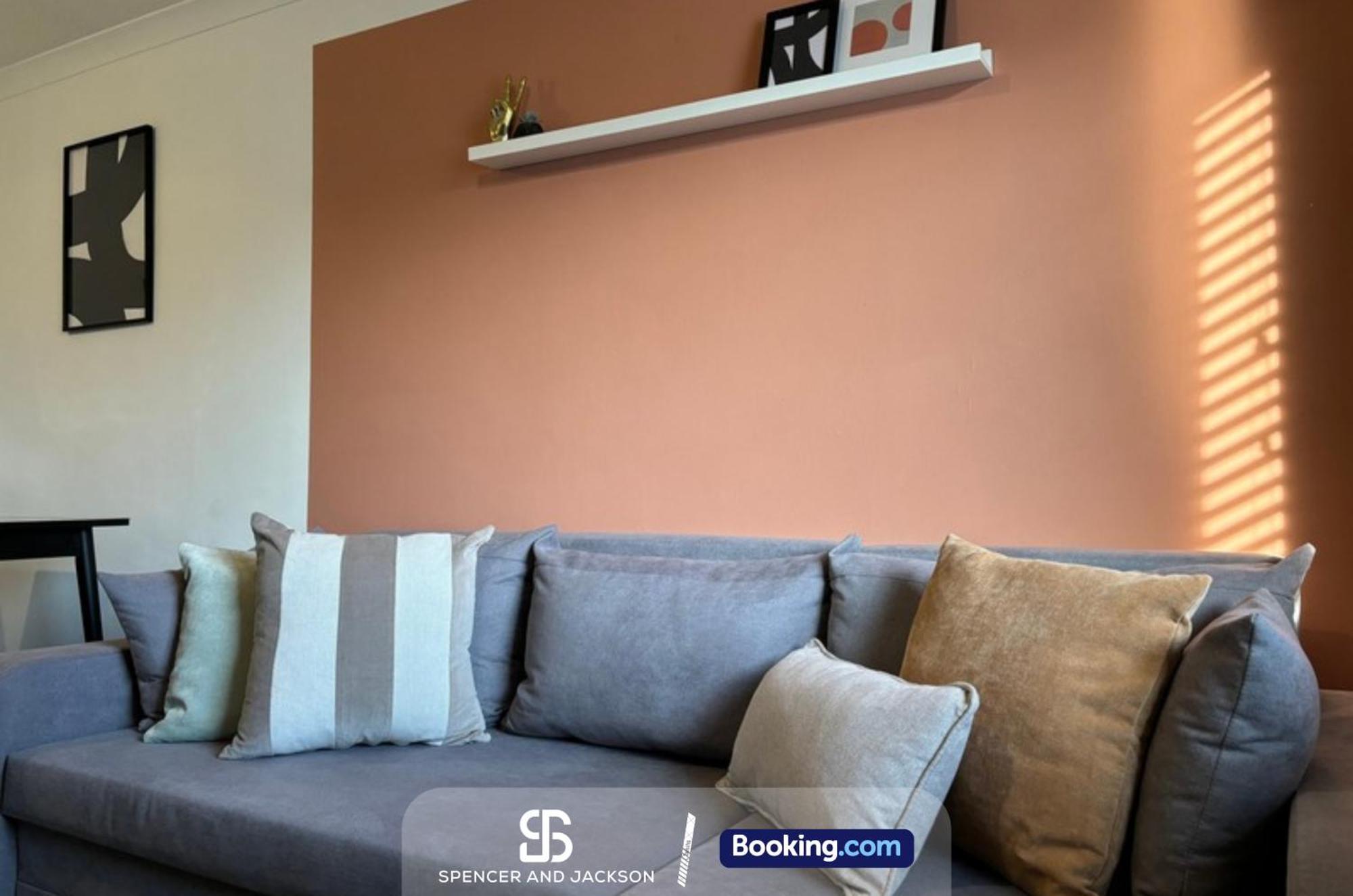 Appartement 2 Bedroom Spacious Duplex Near The With Free Parking By Spencer And Jackson Short Lets & Serviced *