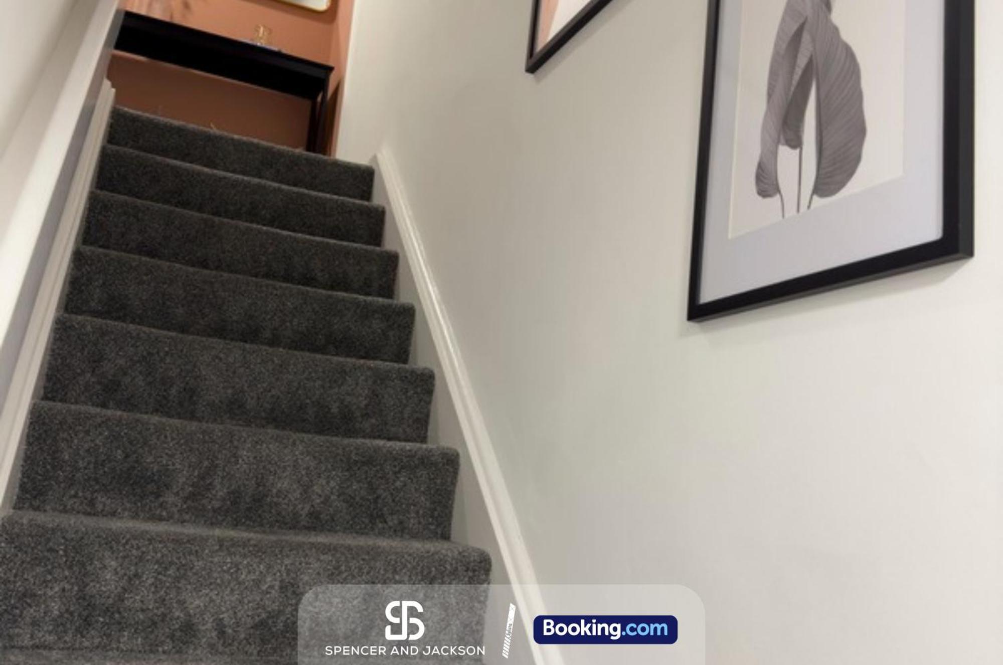 2 Bedroom Spacious Duplex Near The With Free Parking By Spencer And Jackson Short Lets & Serviced